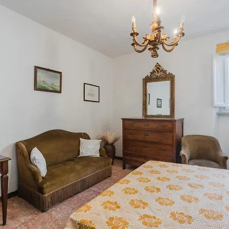 Lägenhet Guesthost - Historic Center Cozy Apartment!